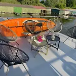 Fuehrerscheinfreies Mobiles Hausboot Botel *
