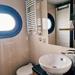 Botel Fuehrerscheinfreies Mobiles Hausboot *