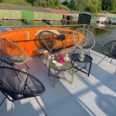 Fuehrerscheinfreies Mobiles Hausboot Botel