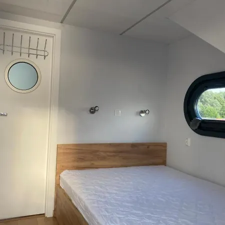 Fuehrerscheinfreies Mobiles Hausboot Rechlin
