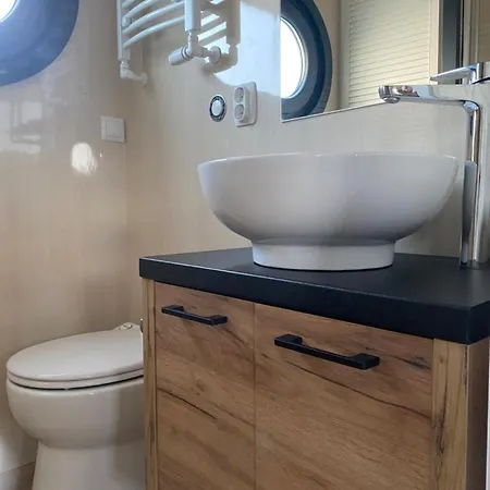 Führerscheinfreies Mobiles Hausboot Rechlin