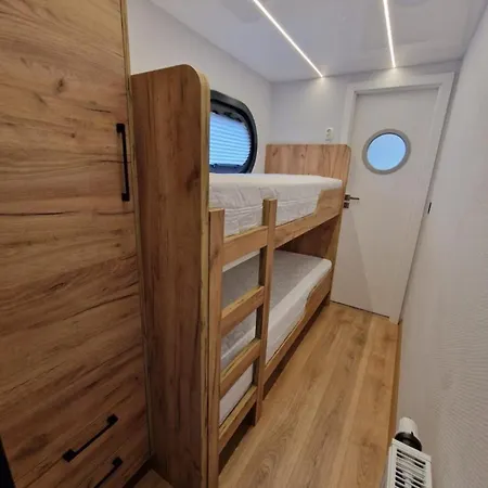 Botel Führerscheinfreies Mobiles Hausboot Rechlin